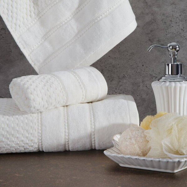 Pahuljasti ručnik 30x50 cm s reljefnom kariranom teksturom i baršunastim rubom, 500 g/m2 Adore