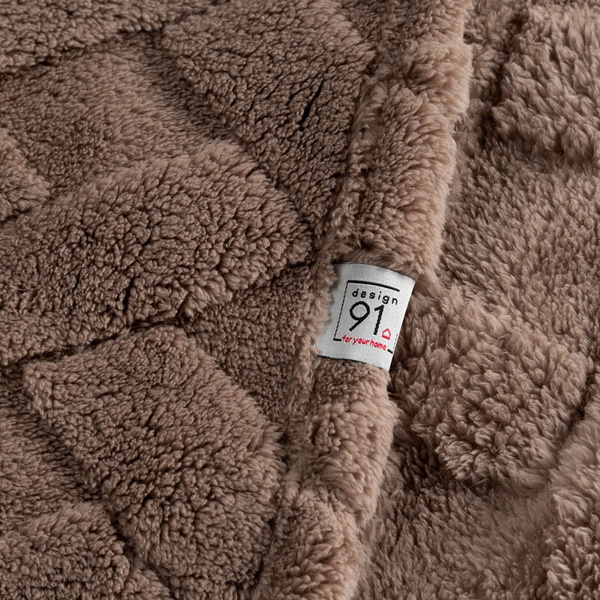 Jastučnica 45x45 cm srebrna od mekog pliša ukrašena reljefnim uzorkom CARO 