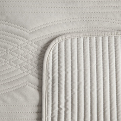 Prekrivač od ​​baršuna 170x210 cm, prošiven vrućim prešanjem s geometrijskim uzorkom - VELVET2