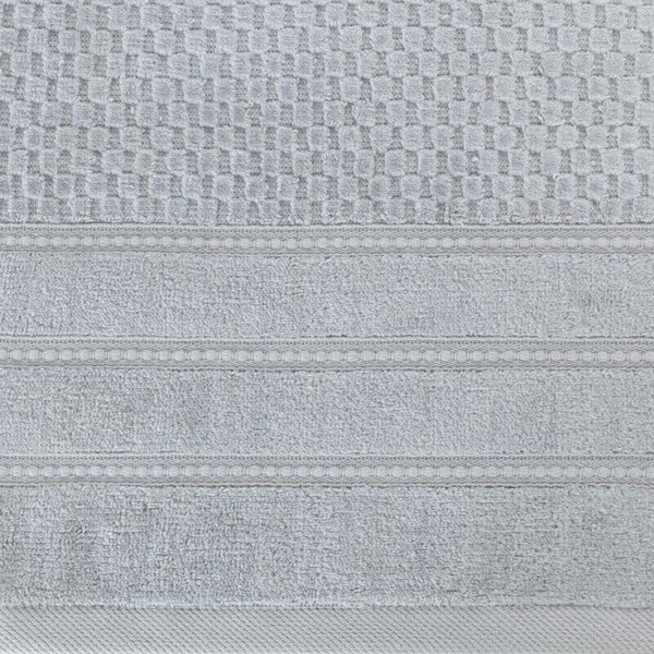 Pahuljasti ručnik 30x50 cm s reljefnom kariranom teksturom i baršunastim rubom, 500 g/m2 Adore