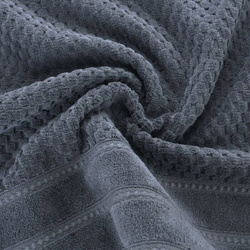 Pahuljasti ručnik 70x140 s reljefnom kariranom teksturom i baršunastim rubom, 500 g/m2 Adore