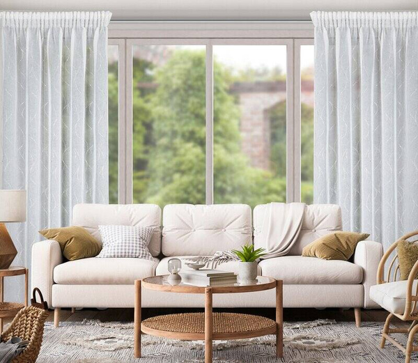 Zavjesa 140x270 od etamina ukrašen suptilnim srebrnim uzorkom Arlena