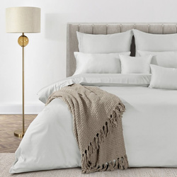 Ekskluzivna pamučna posteljina dimenzija 160x200 cm, makosatin s ukrasnim rubovima i vezom, kolekcija MINGE ELEGANTE