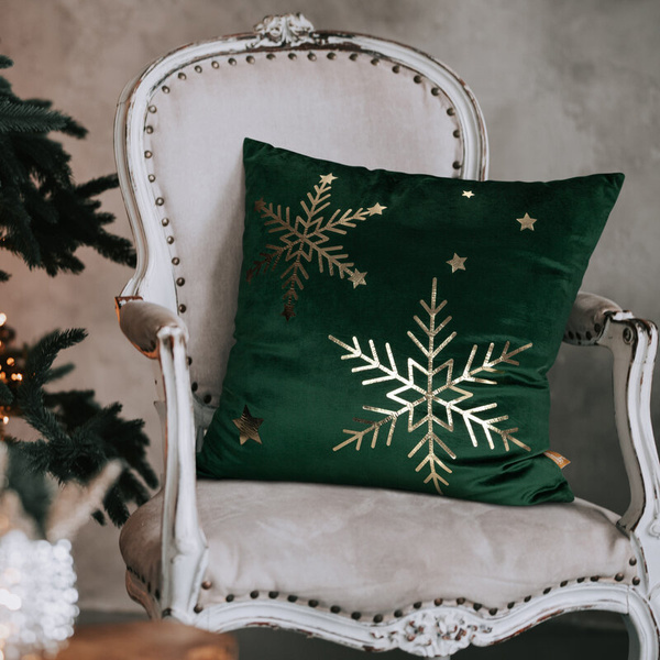 Božićna jastučnica 45x45 cm od baršuna ukrašena printom pahuljica