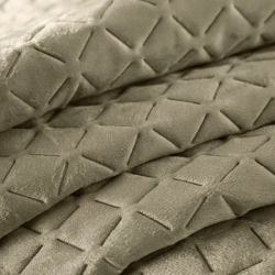 Baršunasti prekrivač 170x210 prošiven u geometrijskom uzorku metodom vrućeg prešanja Dimon