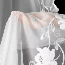 Set od 2 bijele zavjese od fine mreže ukrašene suptilnim vezom, 140x270 cm - LETI