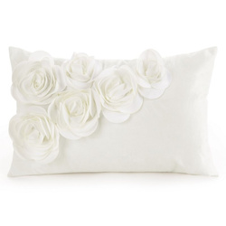 Baršunasta jastučnica 30 x 50 cm ukrašena 3D ružama Flores 1