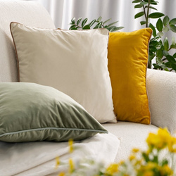 Jastučnica 45x45 od baršuna s nježnim sjajem i ukrasnim rubom Gaja