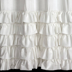 Gotova baršunasta zavjesa s volanima i ukrasnim kamenčićima Carli 140 x 250 cm