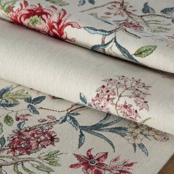 Stolnjak izrađen od debljeg goblena sa ženil koncem sa motivom cvijeća 100x100