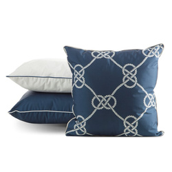 Jastučnica 45x45 za terasu i balkon izrađena od vodootporne tkanine u nautičkom stilu Garden