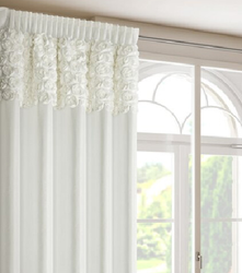 Baršunasta zavjesa ukrašena 3D aplikacijom ruže 140x270 cm- ROSES 13 Eva Minge