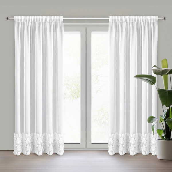 Bijela mrežasta zavjesa ukrašena 3D aplikacijom ruže, 140x270 cm - traka ROSES3 - Eva Minge