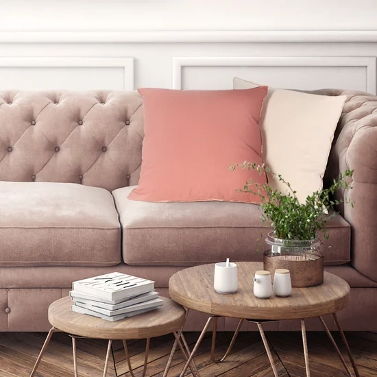 Jednobojna jastučnica od tkanine sa dodatkom lana, obrubljena zlatnim koncem 45x45 Len 4