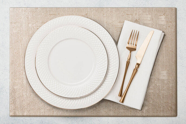 Set od 4 zlatne stolne prostirke ukrašene izlizanim uzorkom, 30x40 Colette