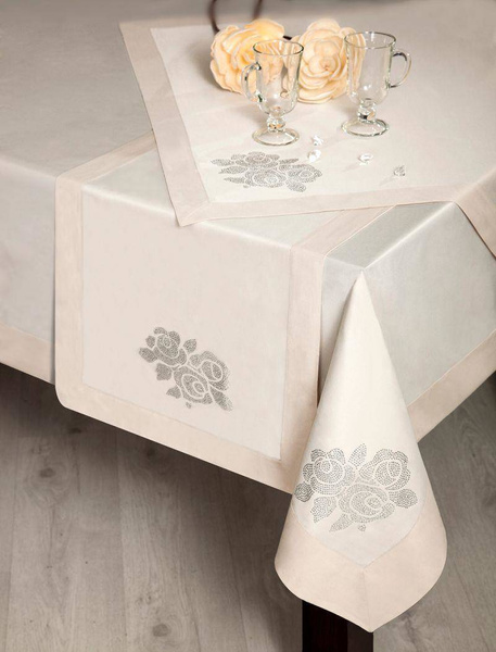 Ekskluzivan bijeli pamučni stolnjak ukrašen cvjetnim šljokicama150x240 Sofia