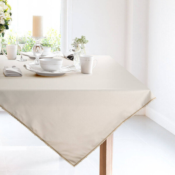 Stolnjak 85x85 s ukrasom izvezenim u boji šampanjca Lace
