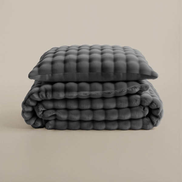 Lijepa i topla posteljina 140x220, pomponi od umjetnog krzna 