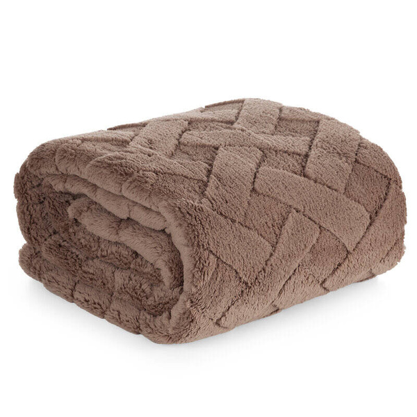 Flano deka 170x210 ukrašena reljefnim uzorkom CARO