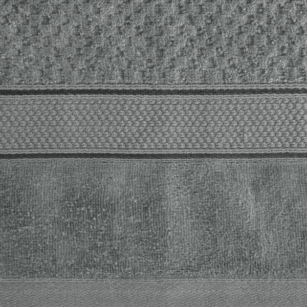 Pahuljasti ručnik s reljefnim karo uzorkom i rubom od velura 500 g/m2 Jessi (05) 70 X 140 cm sivi