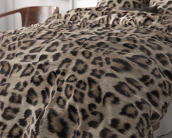 Set posteljine 240x220 od mikrovlakana sa čistim printom, nije potrebno glačanje