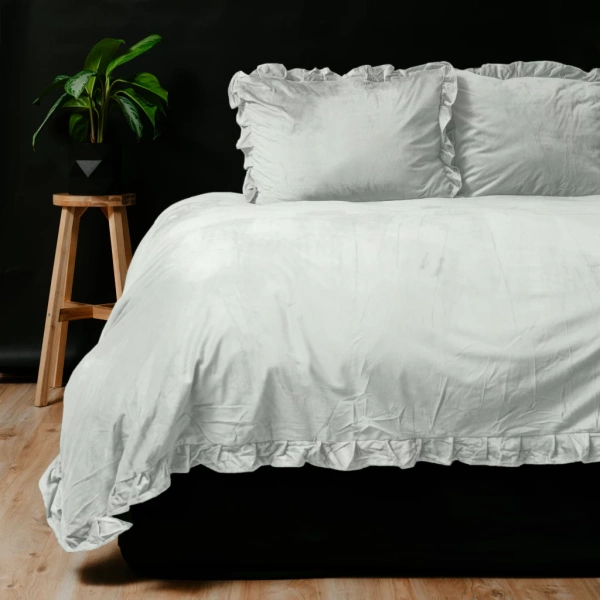 Baršunasta posteljina 240x220, mekana i topla Velvet Piping