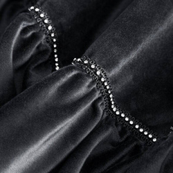 Gotova baršunasta zavjesa s volanima i ukrasnim kamenčićima Carli 140 x 250 cm