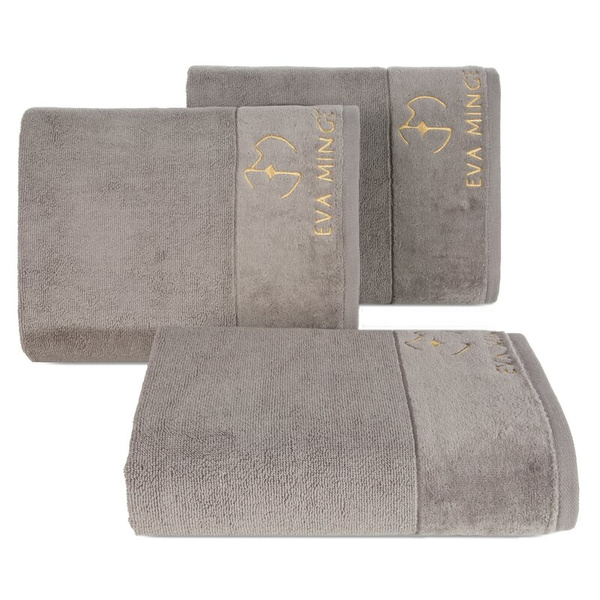 EVA MINGE GAJA ručnik 70x140 od pamučnog frotira s baršunastim rubom i vezom s logom kolekcije, 550 g/m2
