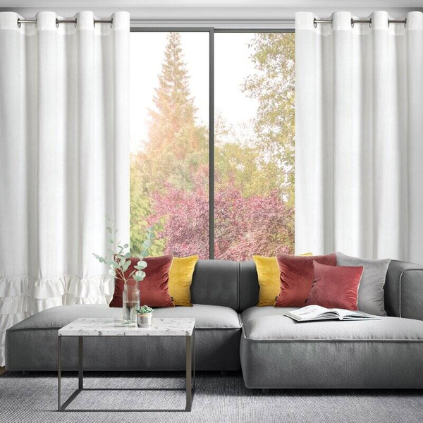 Gotova baršunasta zavjesa s volanima i ukrasnim kamenčićima Carli 140 x 250 cm