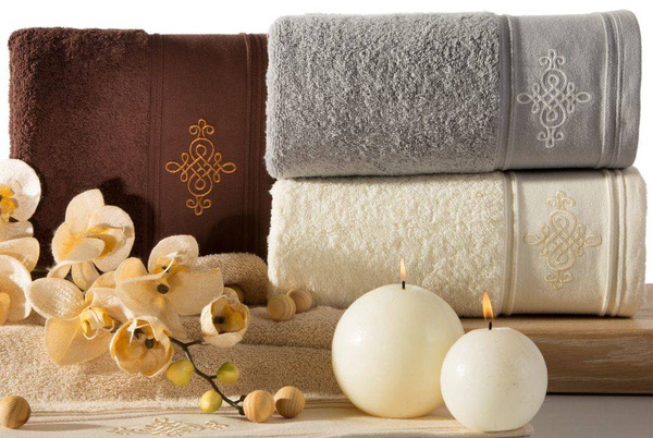 Debeli ručnik s ornamentalnim vezom težine 600 g/m2 Klas2