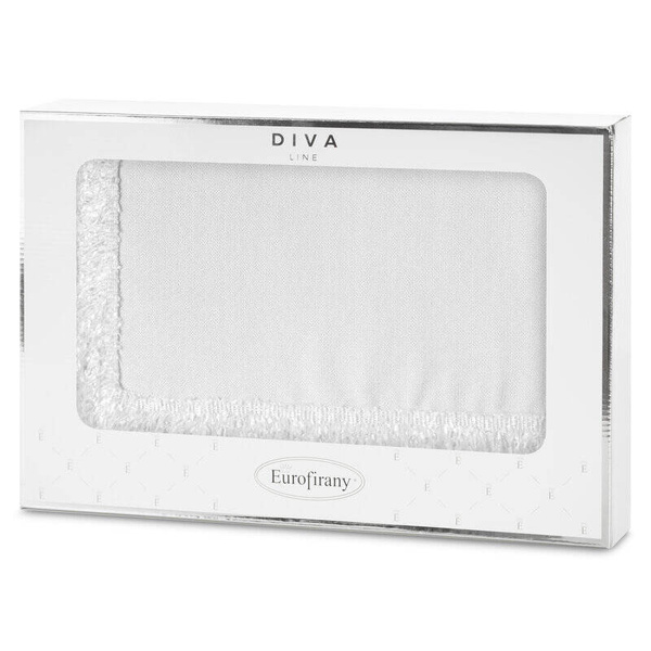 Stolnjak 140x180 ukrašen trakom s resama Tina