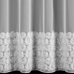 Bijela mrežasta zavjesa ukrašena 3D aplikacijom ruže, 140x270 cm - traka ROSES3 - Eva Minge
