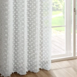 EVA MINGE gotova zavjesa 135x250 od šifonske tkanine ukrašena pomponima s dodatkom sjajnog konca AURELIA 