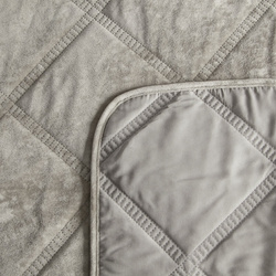 Baršunasti prekrivač za krevet 170x210 cm ukrašen prošivanjem Velvet  1