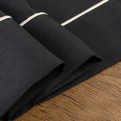 Crni stolnjak s nježnim srebrnim obrubom 85x85 Madele