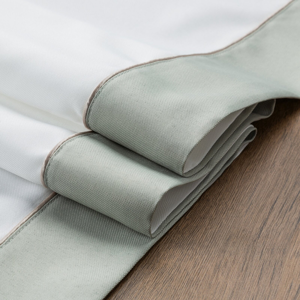 Prirodni stolnjak s ukrasnim volanom maslinaste boje i bež obrubom 140x220 Sylvia