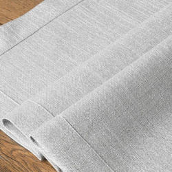 Svijetlo sivi stolnjak s ukrasnim rubom i srebrnim koncem 145x400 Stella 2