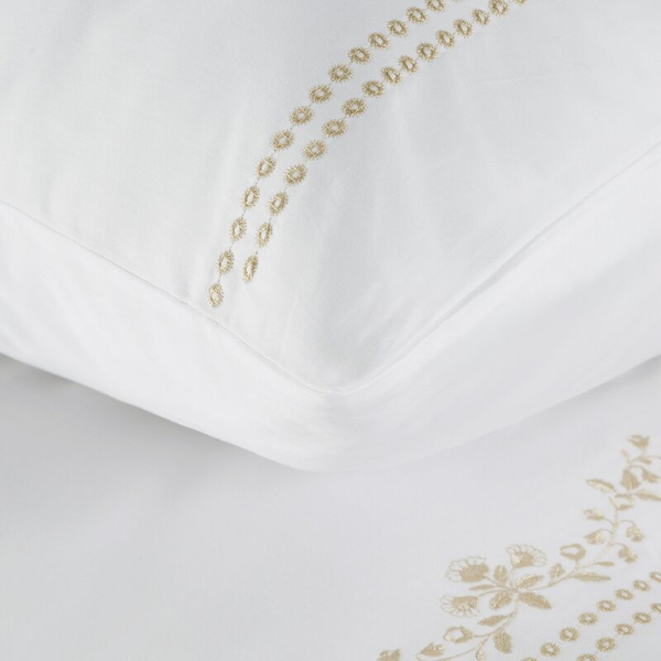 Ekskluzivna posteljina od egipatskog pamučnog makosatena ukrašena suptilnim vezom 220x200 cm, kolekcija REINA