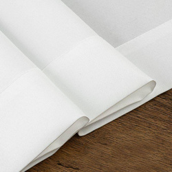 Trkač za stol klasični bijeli s elegantnom dvostrukom prirubnicom, otporan na mrlje 40x140 Aleksa