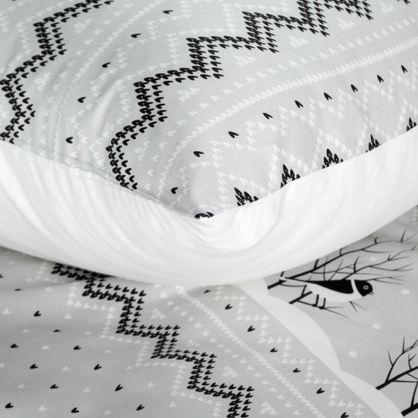 Božićni set posteljine 160x200 cm od pamučnog satena, bijele boje, ukrašen suptilnim printom TASHA
