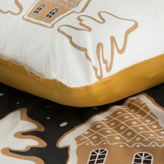 Božićna posteljina 160x200 od pamuka ukrašena motivom kućice od medenjaka Goldi