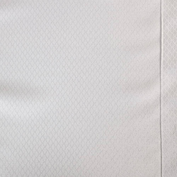 Bijeli stolnjak tkan finim geometrijskim uzorkom sa srebrnom niti i trakom na rubovima 85x85 Julia