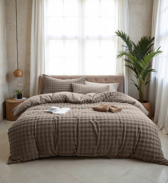 Lijepa i topla posteljina 140x220, pomponi od umjetnog krzna 