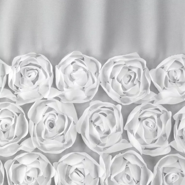 Bijela šifonska zavjesa ukrašena 3D aplikacijom ruže, 350x250 cm, s ušicama - ROSES - Eva Minge