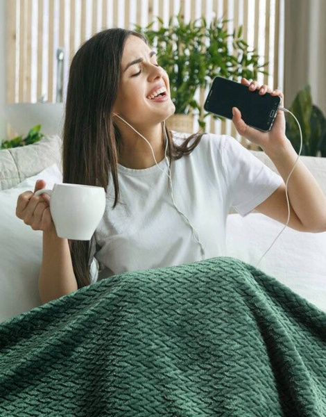 Mekana i na dodir ugodna deka s reljefnim kockastim uzorkom 200X220 cm boja siva Cindy3 