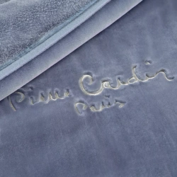 Debela deka CLARA 220x240 s izvezenim logotipom PIERRE CARDIN 700 GSM