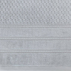 Pahuljasti ručnik 30x50 cm s reljefnom kariranom teksturom i baršunastim rubom, 500 g/m2 Adore
