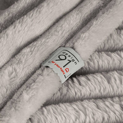 Flano deka 220x200 ukrašena reljefnim uzorkom s 3D efektom SOFT