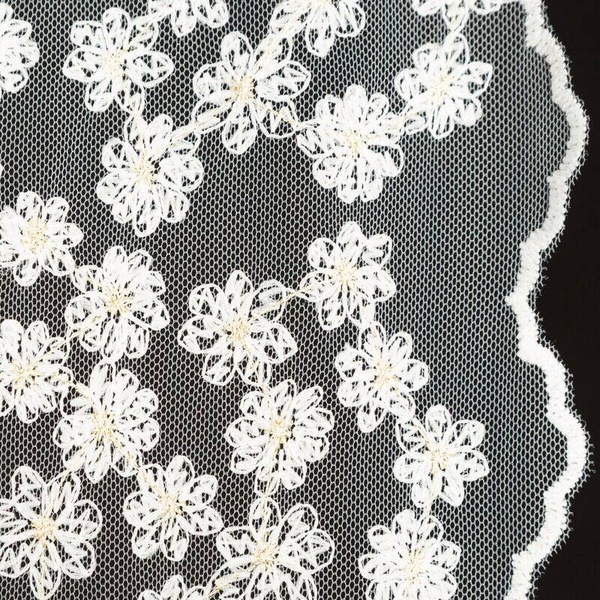 Zavjesa DAISY na traci 130x270 cm bijela