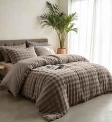 Lijepa i topla posteljina 140x220, pomponi od umjetnog krzna 